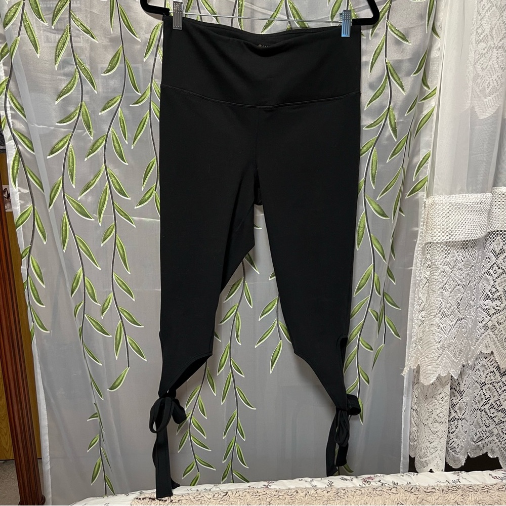 GAIAM Criss-Cross Leggings
